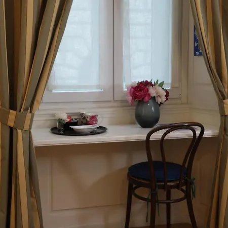 Residenza Le 6 A Guest house