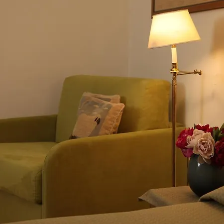 Residenza Le 6 A Trieste