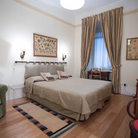 Residenza Le 6 A Guest house 4*