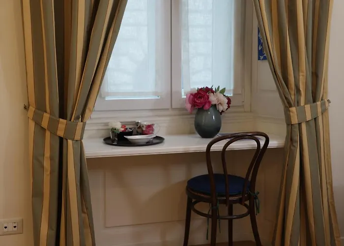 Residenza Le 6 A Πανσιόν