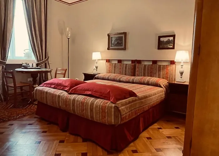 Residenza Le 6 A Πανσιόν 4*