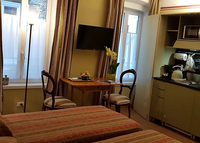 Residenza Le 6 A Πανσιόν