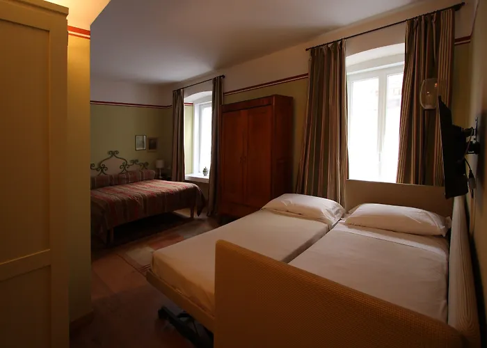 Residenza Le 6 A Πανσιόν 4*